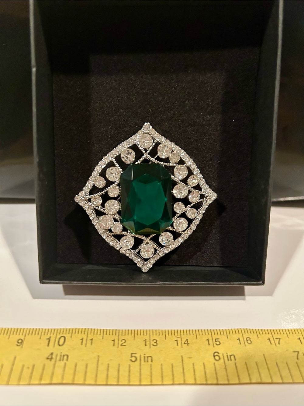 Vintage Style Emerald Green Rhinestone Brooch Art Deco Statement Pin - Picture 2 of 3